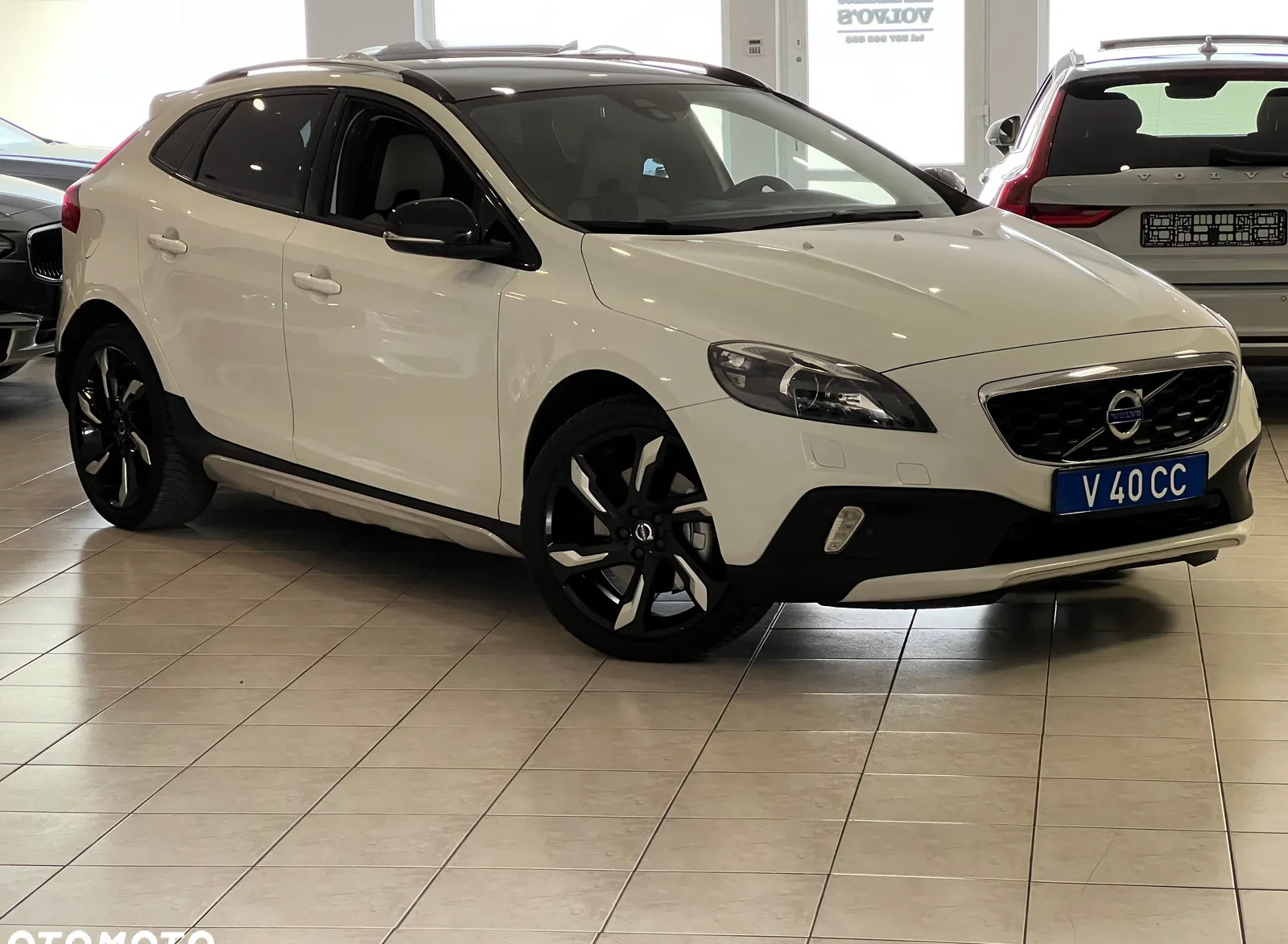 Volvo V40 cena 85900 przebieg: 142000, rok produkcji 2016 z Pilawa małe 562